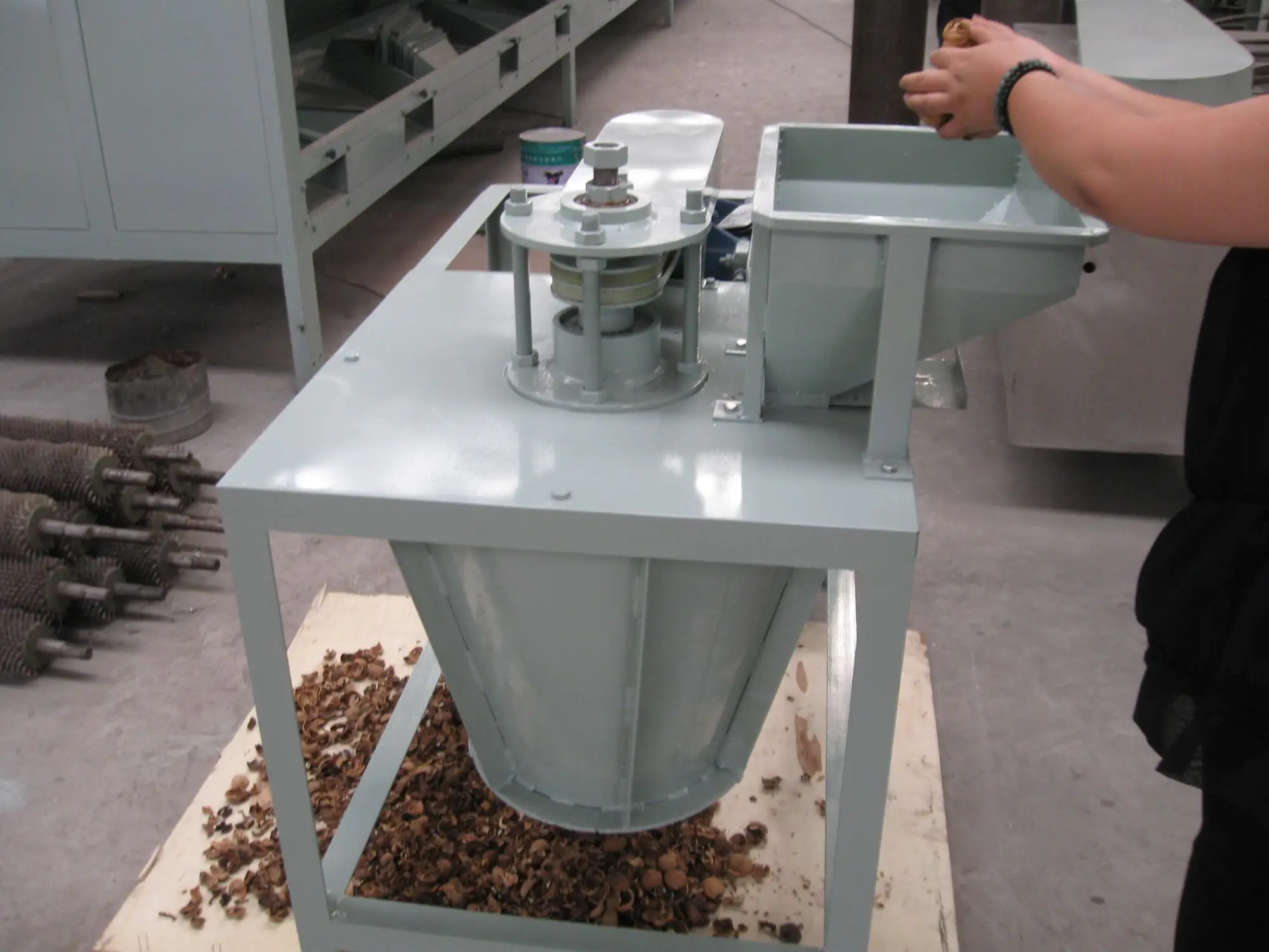 Best Commercial Automatic Electric Almond Pecan Black Walnut Macadamia Nut Tool Crackers