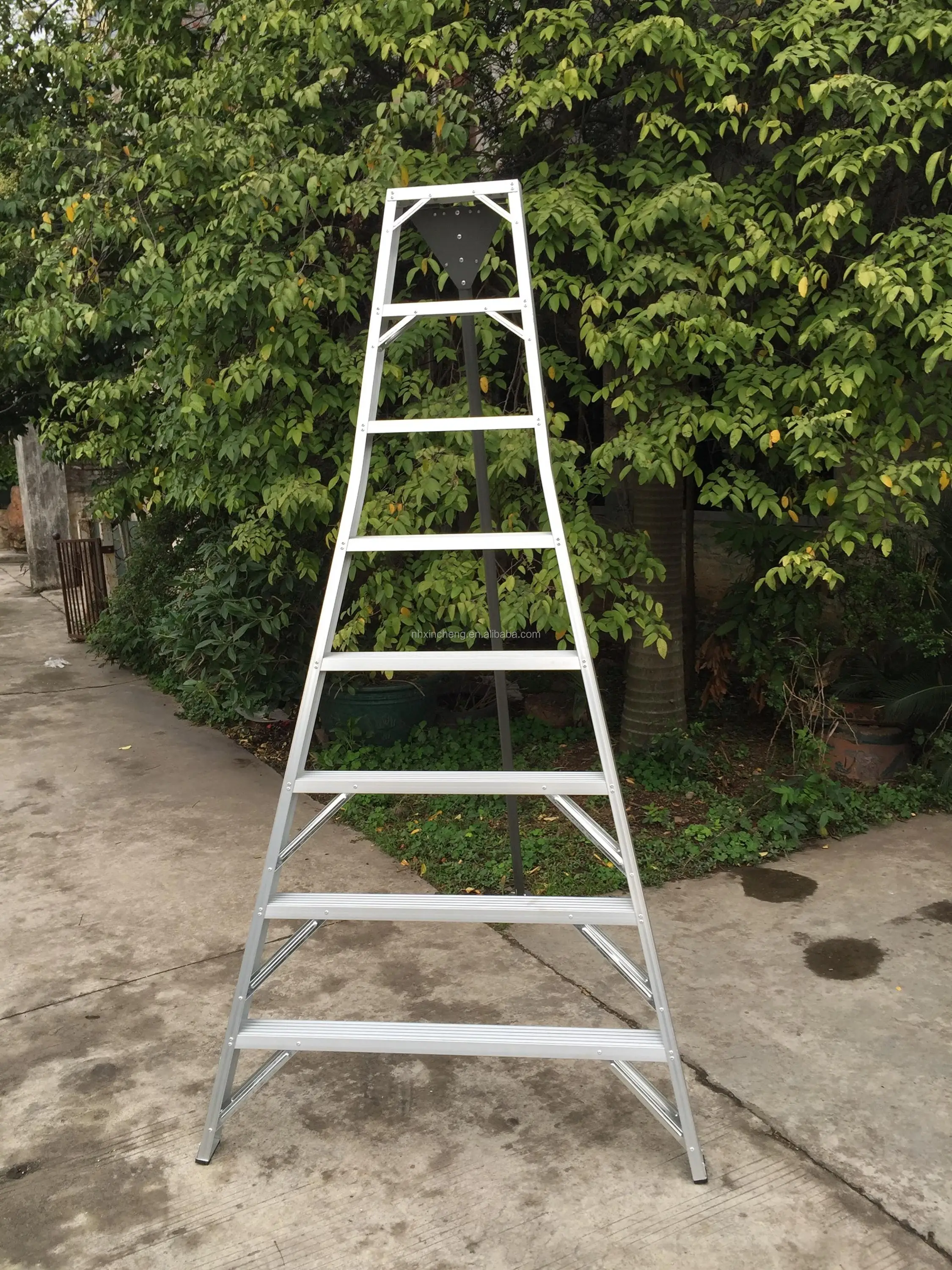 1.5mm thickness Aluminum tripod fruit ladder farm treestand harvester
