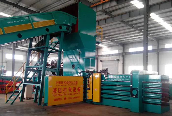 hydraulic hay baler