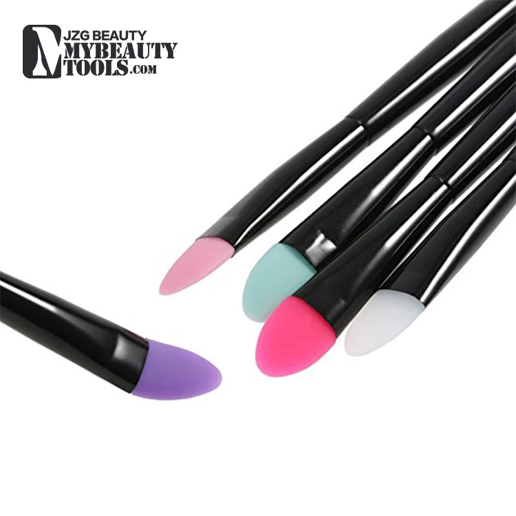 makeup brush.jpg