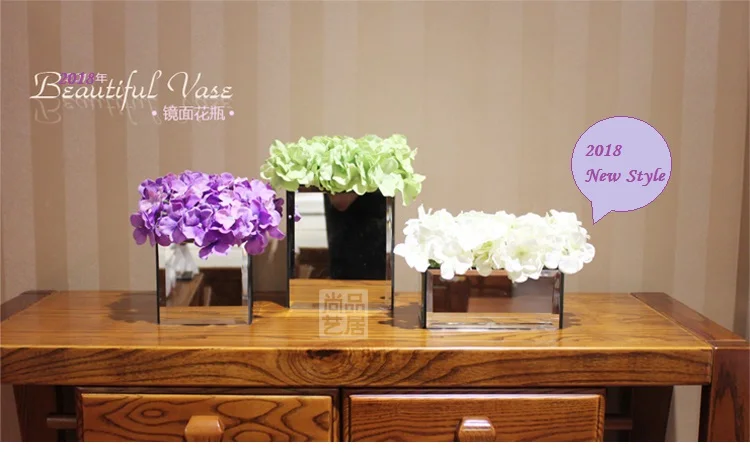 Mirror surface glass vase for drawing room decoration