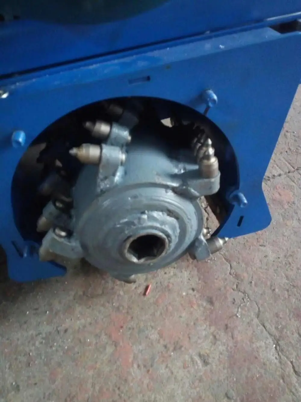 Selfadvancing Asphalt Milling Machine For Creating Grooves In Alsphalt