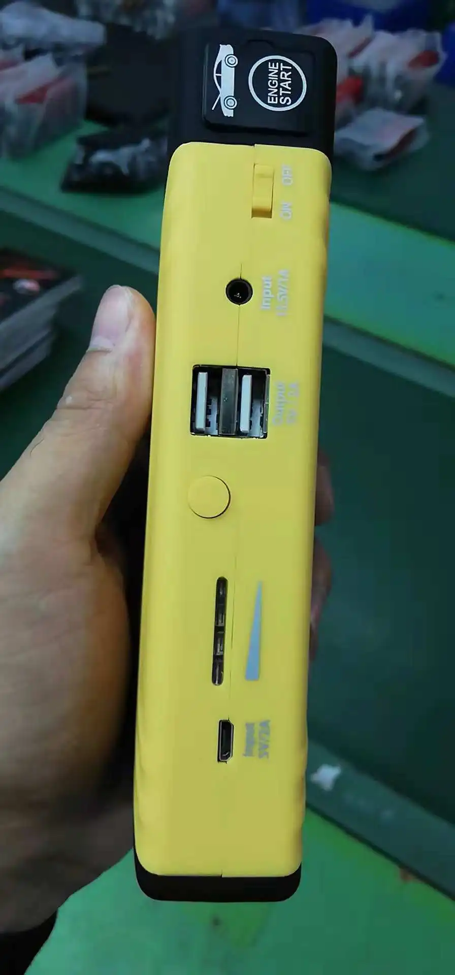 Automobile Portable Lithium Car Starter Battery With Blade And Hammer