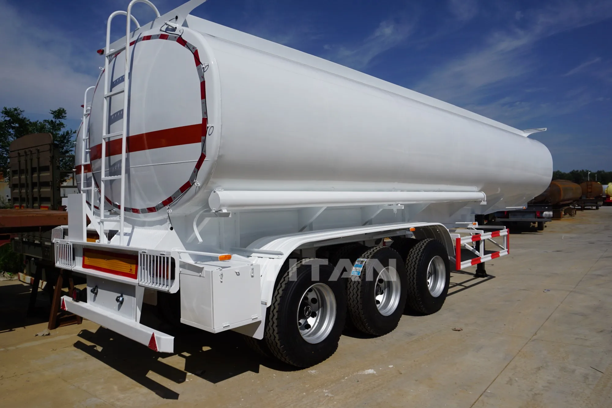 chemical transport phosphoric acid fuel oil petrol truck tanker lorry milk tank ship liquid water semi tankers trailer for sale