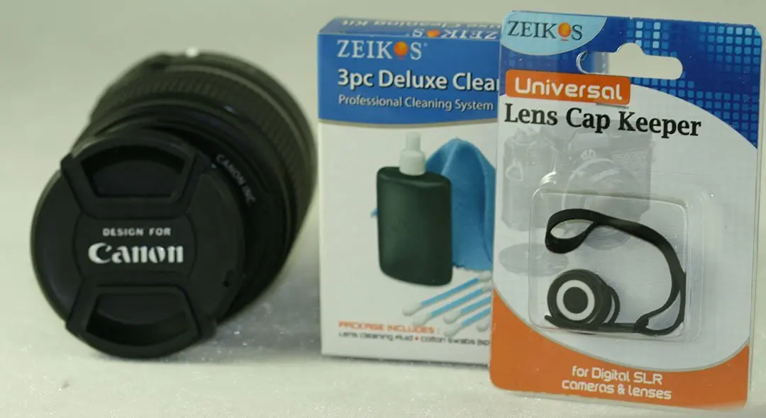 + Lens Cap Holder Sony 135mm f//2.8 Lens Cap Center Pinch Nw Direct Microfiber Cleaning Cloth. 72mm
