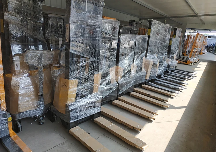 electric pallet staker