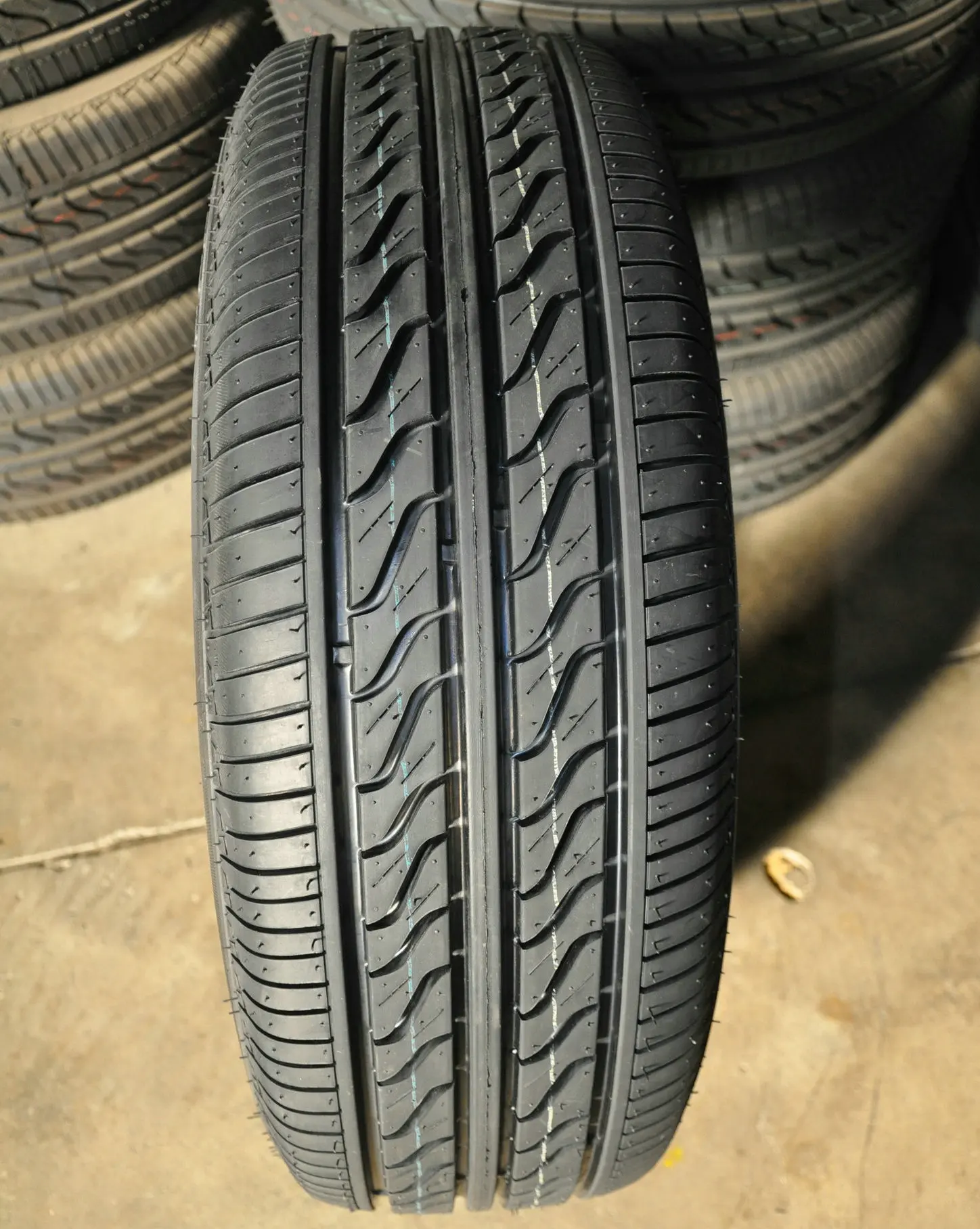 高品質汽車輪胎 215/65 r16 山東雙旺輪胎廠供應