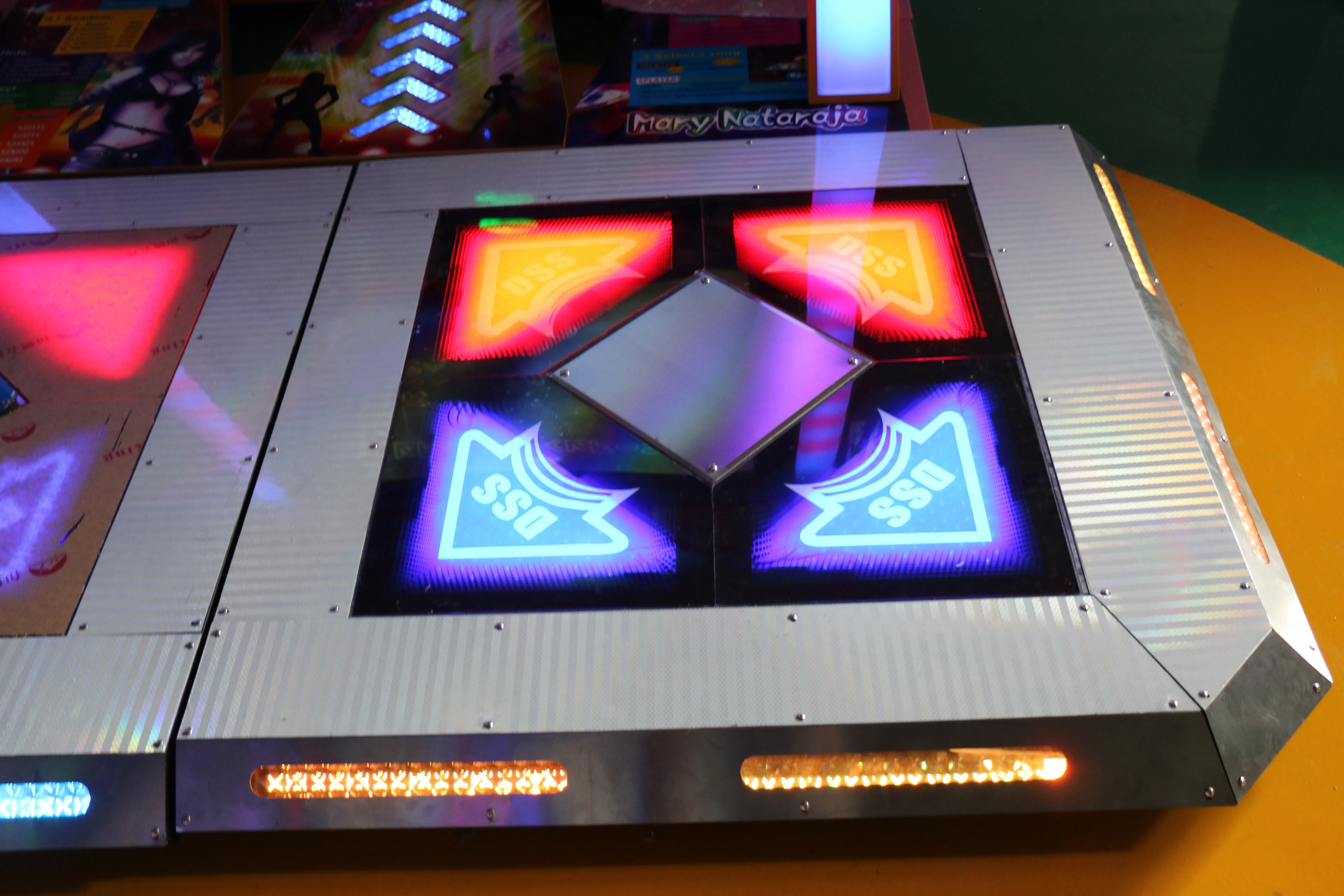 Hottest Motion Sensing Arcade Dancing Game Machine Indoor Pump It Up Dance Revolution Machine