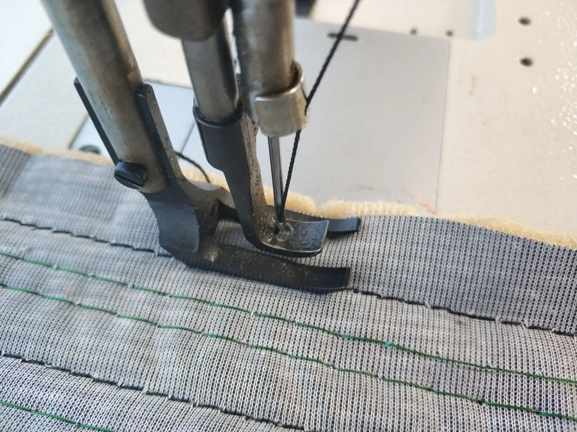 Thermal clothing sewing machine
