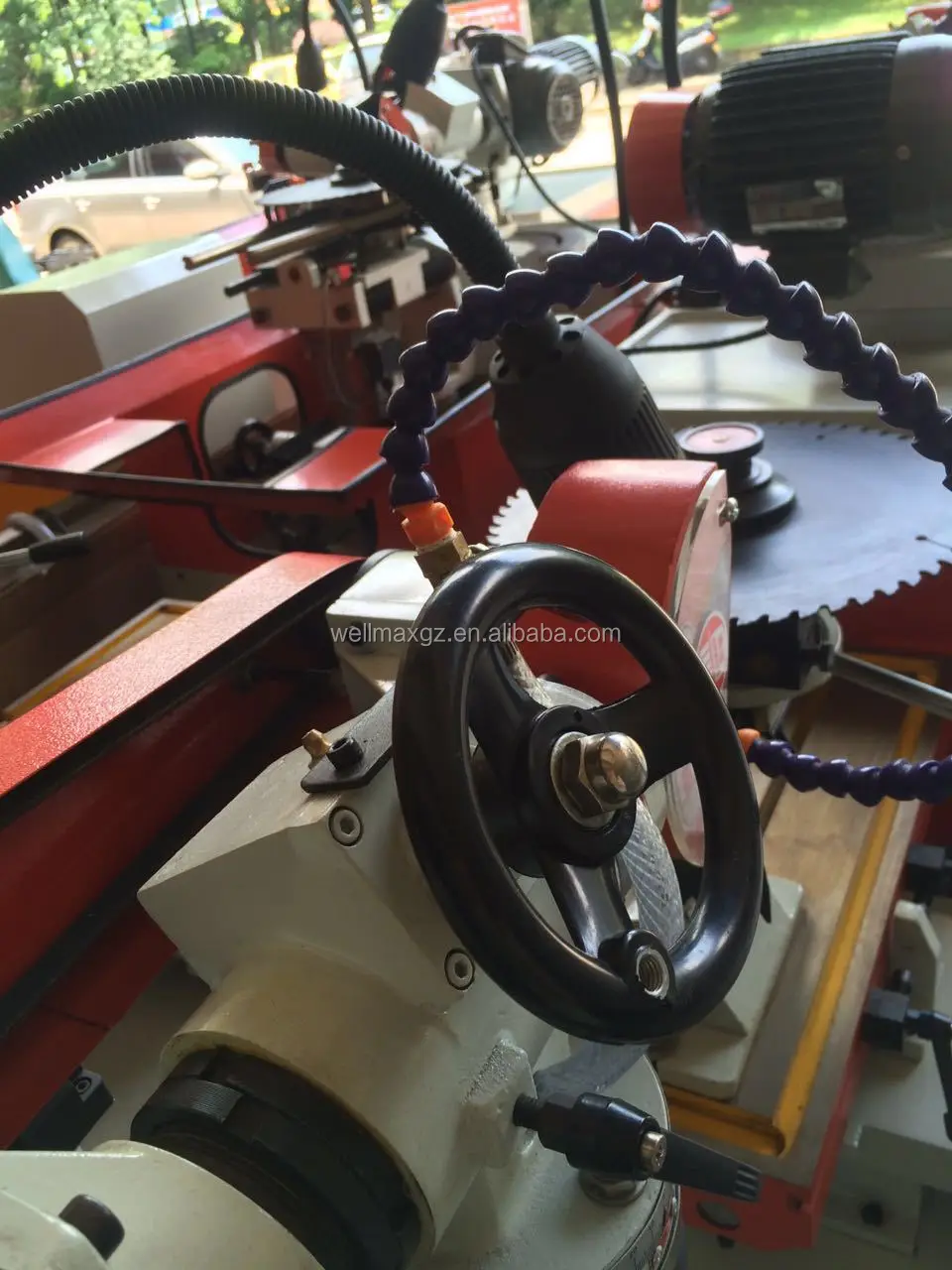 saw blade grinder.jpg