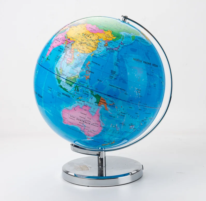 очень маленький глобус. глобус с солнышками. пластиковый глобус. глобус пластиковый. глобус не пластиковый.