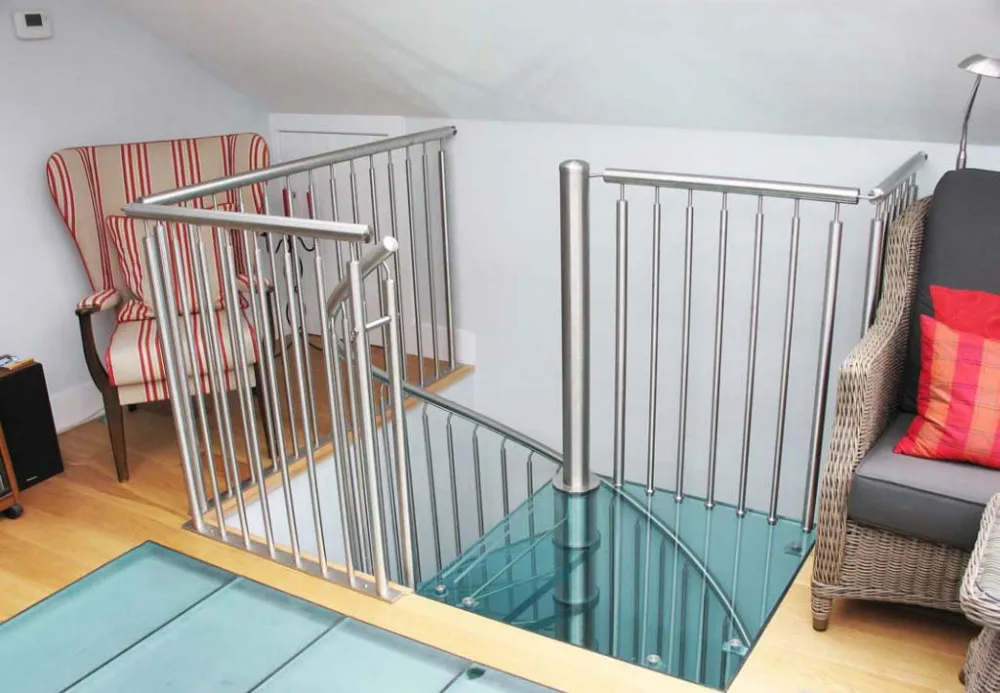 Bajo Coste De Vidrio Cubierta De Acero Inoxidable Escalera De Caracol