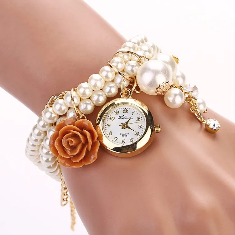 Часы для женщины 50. Часы-браслет женские наручные. Часы с браслетом женские. Женские часы с украшениями. Часы ручные женские с цветком.