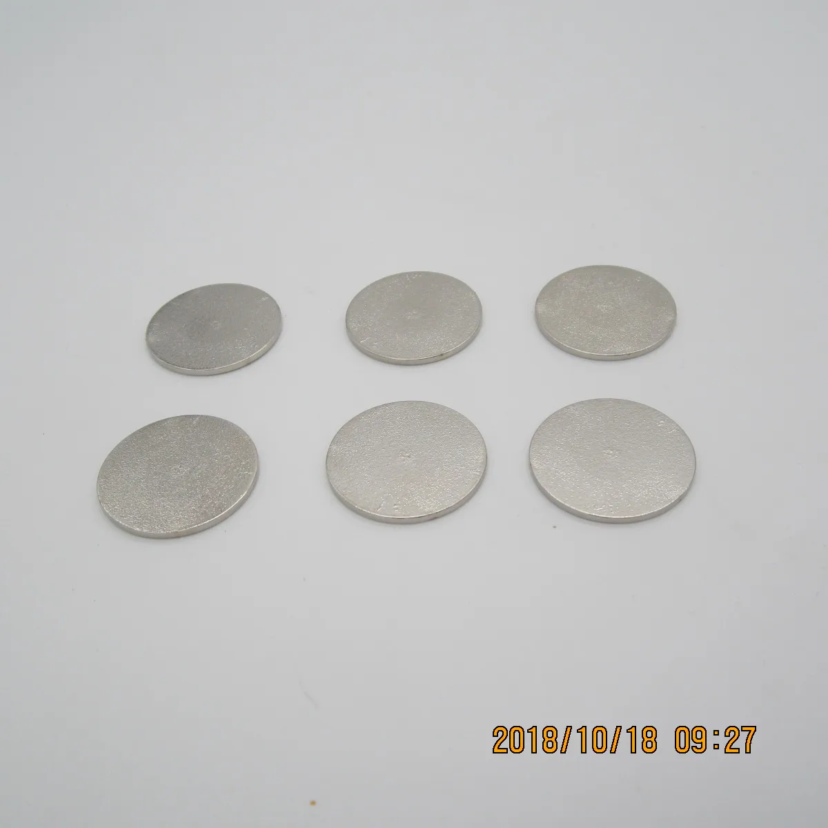Universal 25mm Blank Silver Metal Golf Ball Marker With Wall Fit For