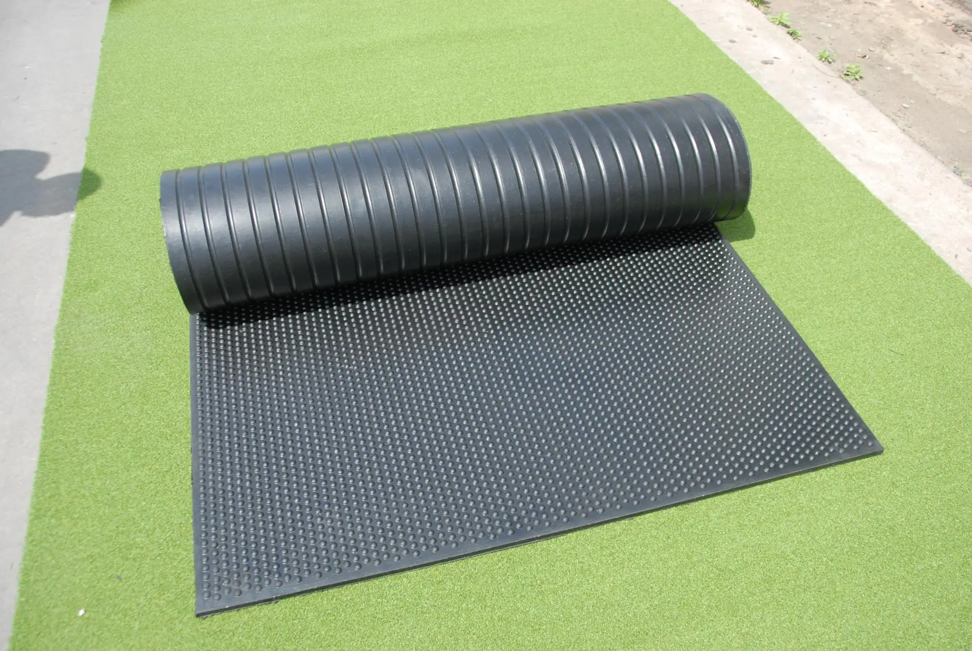 Hot Sale Virgin Rubber Sheets Cow Rubber Mat Used Horse Stall Mats For