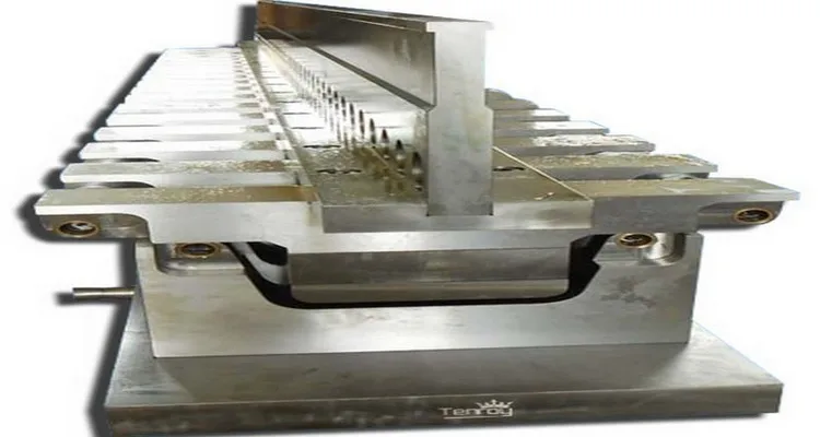 大吨位冲压制动器钣金弯曲模具