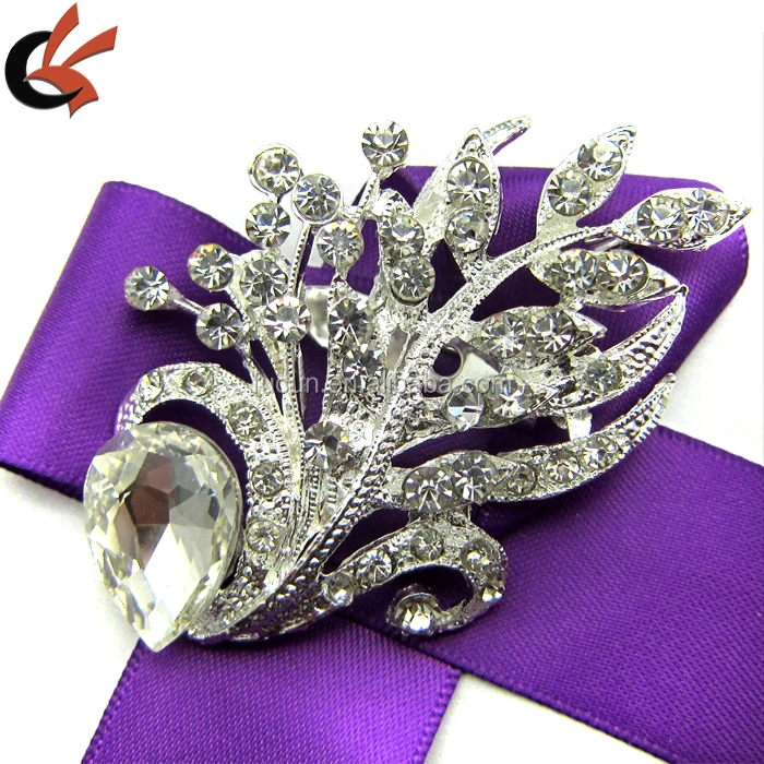 clear rhinestone brooch.jpg
