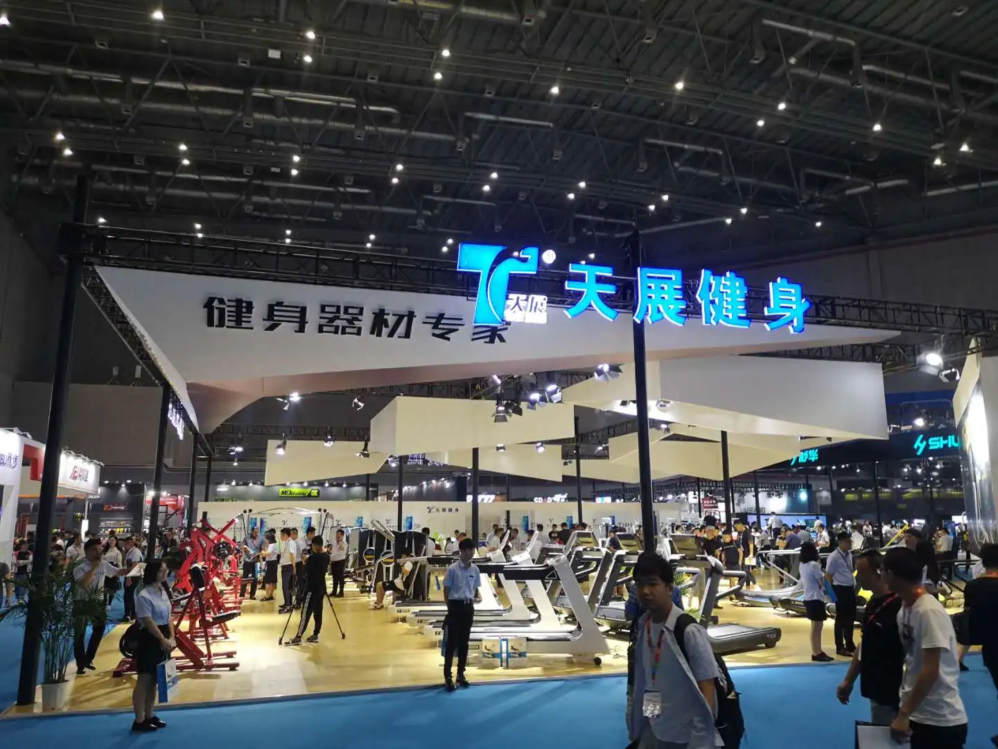 shanghai sports show.jpg
