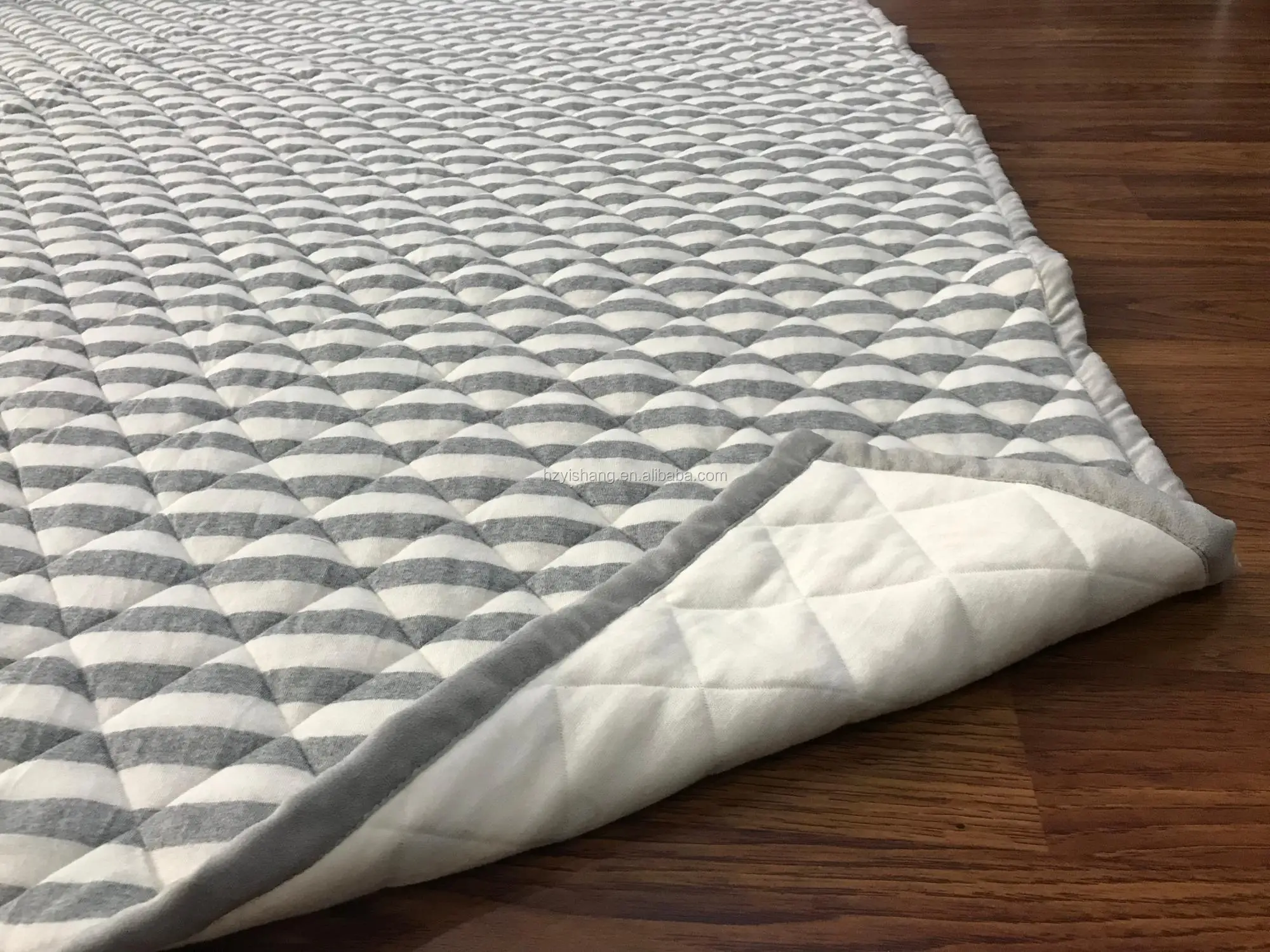 queen knitted summer quilt.jpg