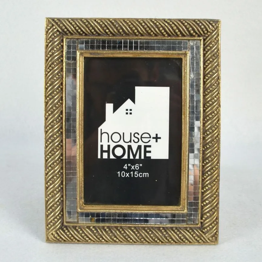 Home Ornament Polyresin Photo Frame - một loại khung ảnh đầy sáng tạo để trang trí cho ngôi nhà của bạn. Với chất liệu Polyresin và thiết kế nghệ thuật độc đáo, khung ảnh này sẽ giúp cho bức ảnh của bạn trở nên ấn tượng và thu hút hơn. Hãy cùng khám phá và trang trí ngôi nhà của mình với sản phẩm này nhé!