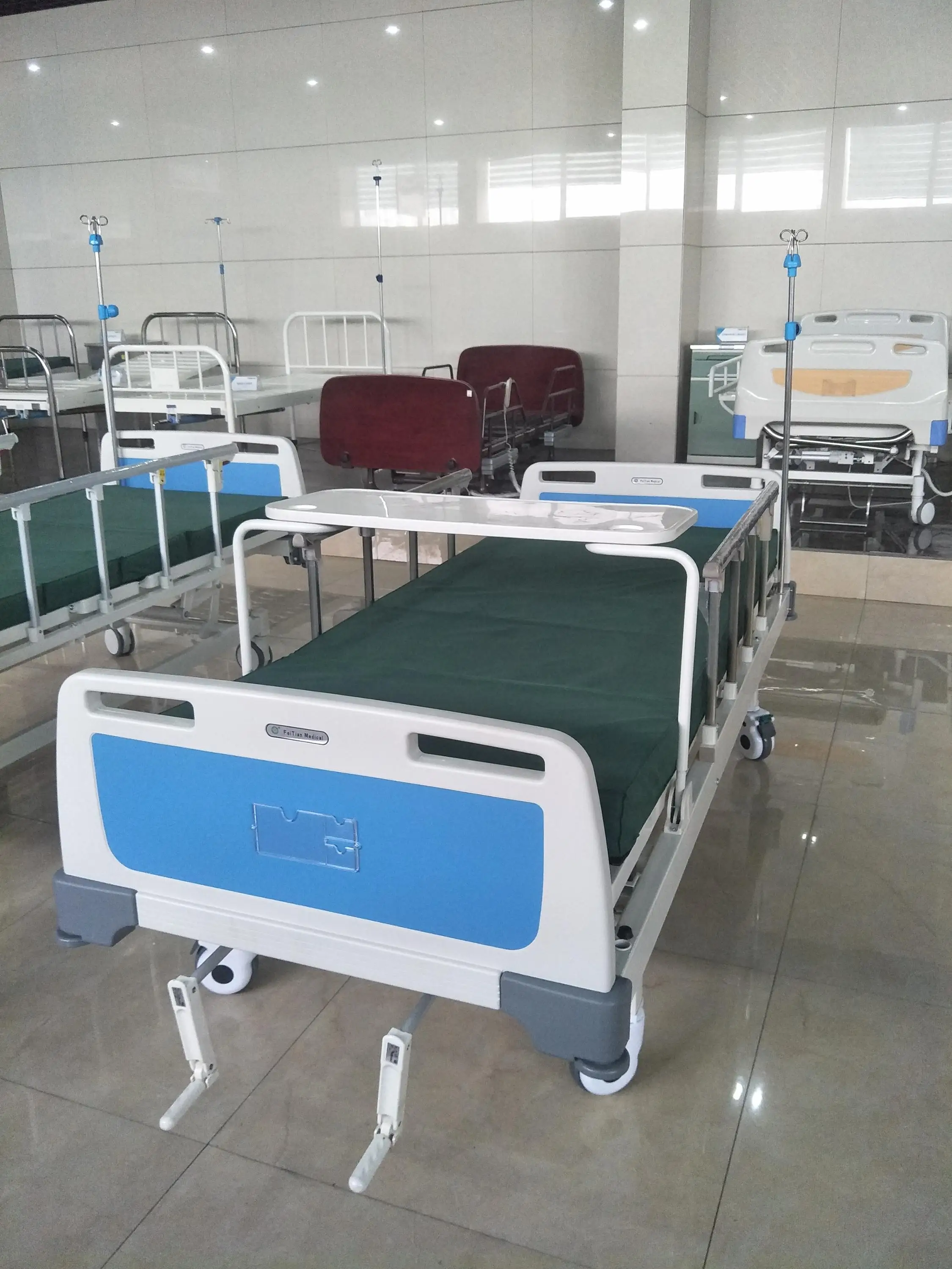simple design 2 cranks hospital and home used beds for patient