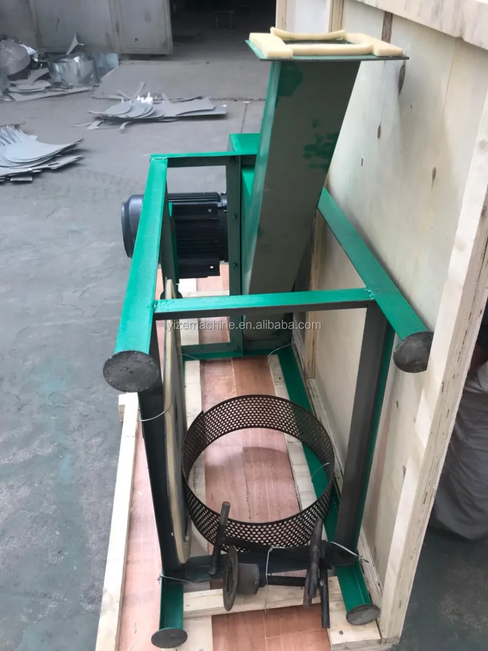 Vertical 1 Ton Stationary Poultry Animal Cattle Feed Grinder Mixer