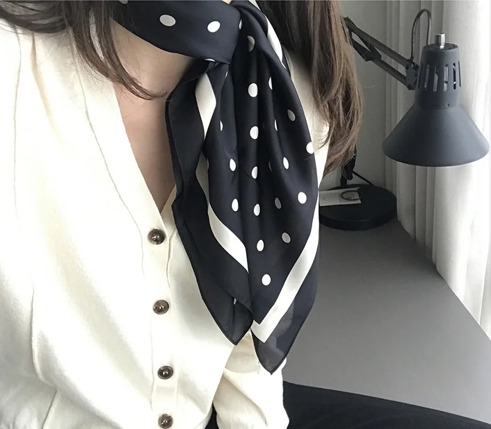 dots print scarf.png