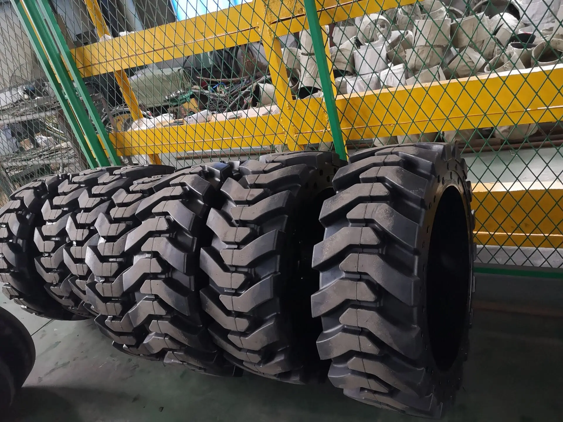 Solid Tire For Skid Steer,Forklift,Boomlift,Scissors Lift,Loader ...