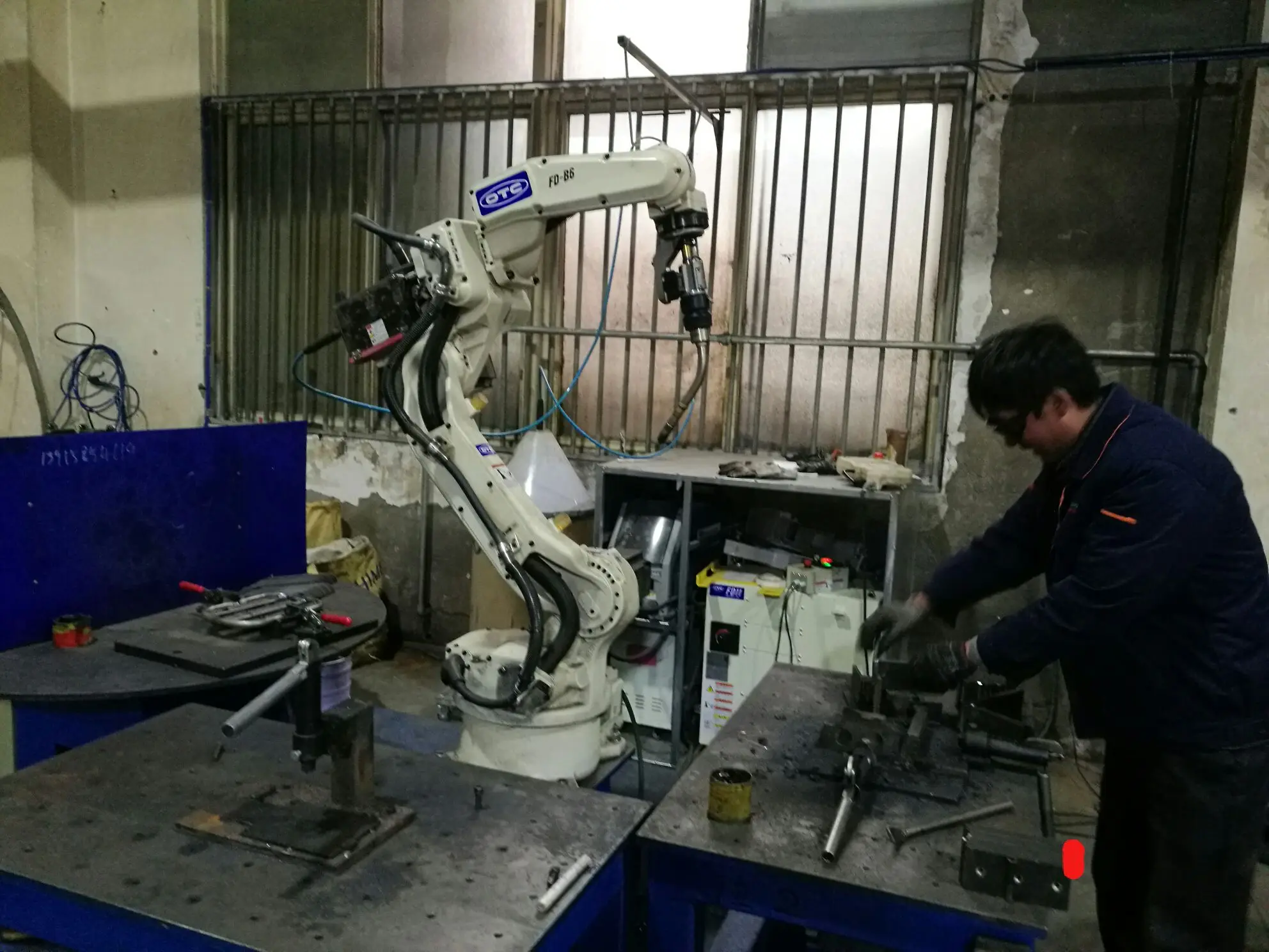robert arm for welding
