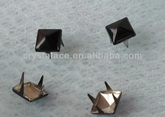 pyramid spike stud with prongs.jpg