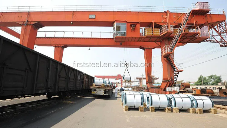 Prepainted Galvanized Steel Coil PPGI loading.jpg