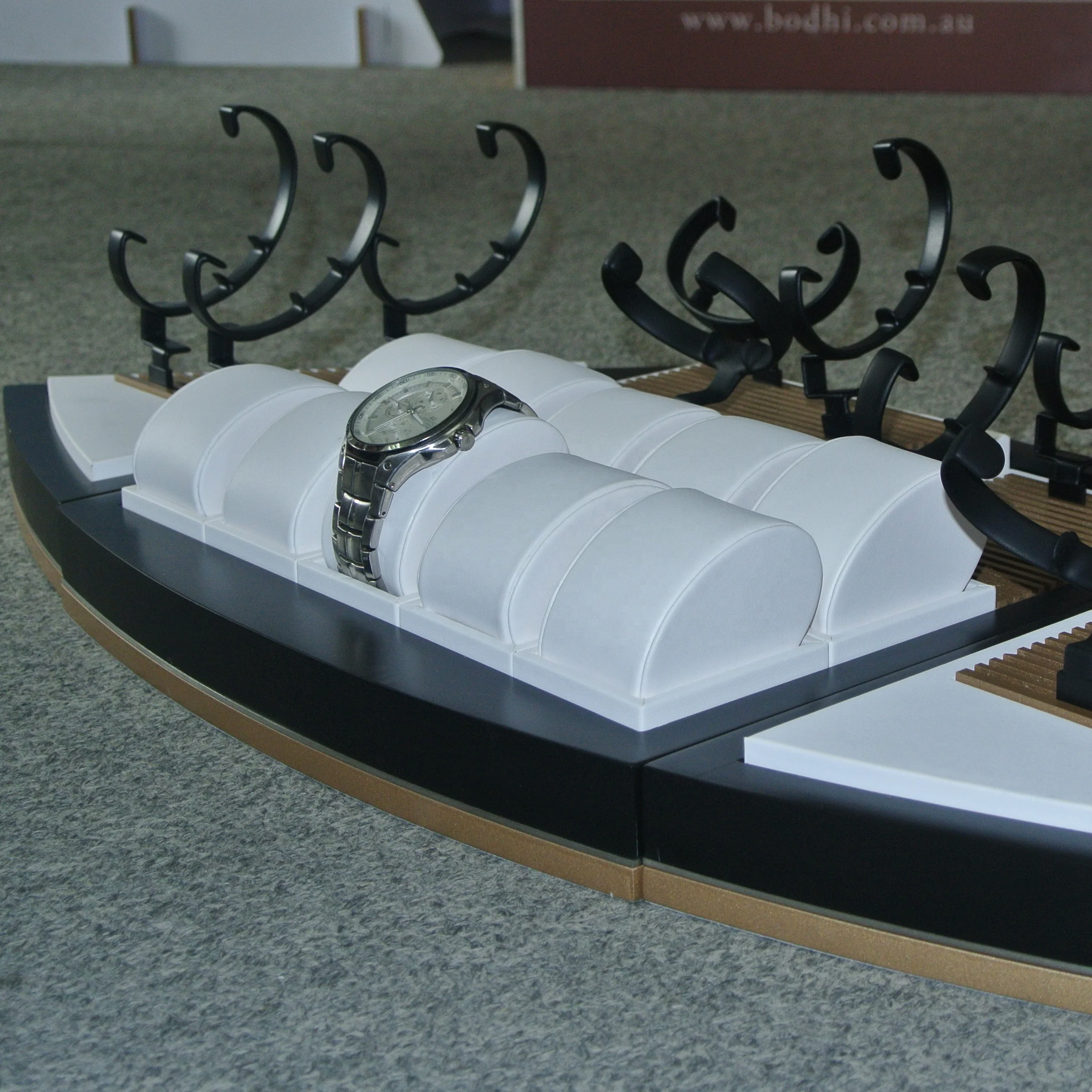 Exclusive Design Crystal Plexiglass Watches Display Stand Crystal Women