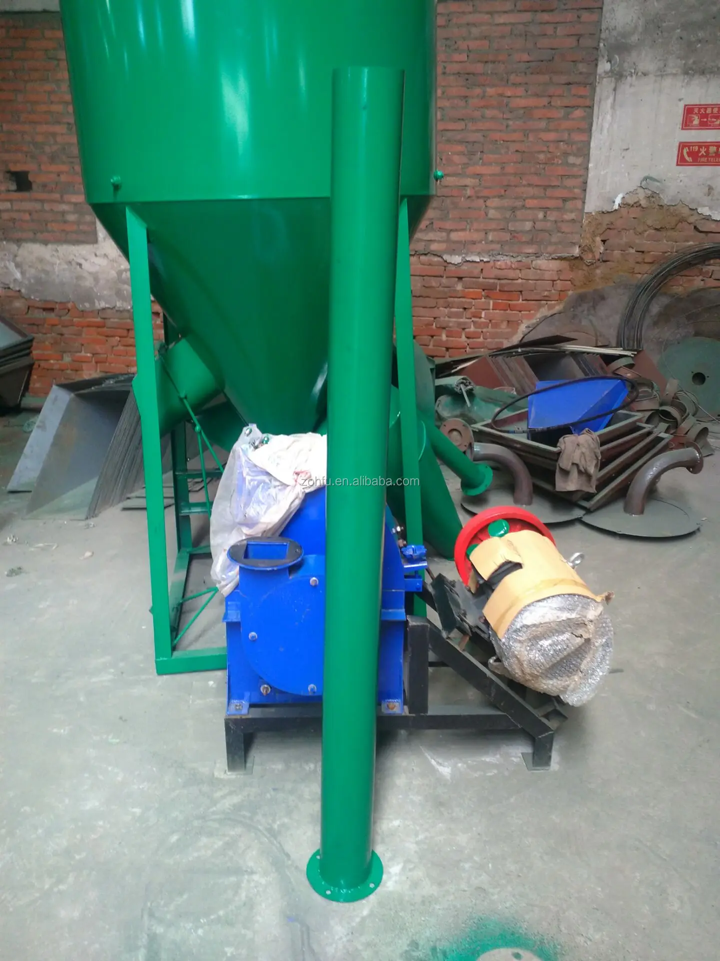 Chicken Food Mixing Machine Vertical 500kg Poultry Feed Mixer / Animal