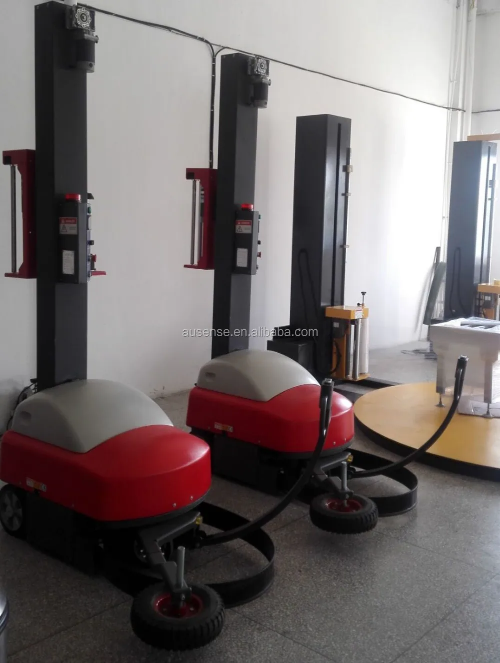 Fully automatic robot pallet wrapper machine self propelled