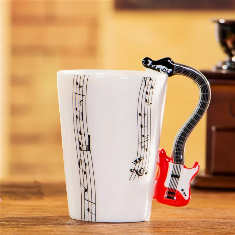 personalidade com note de música, caneca de