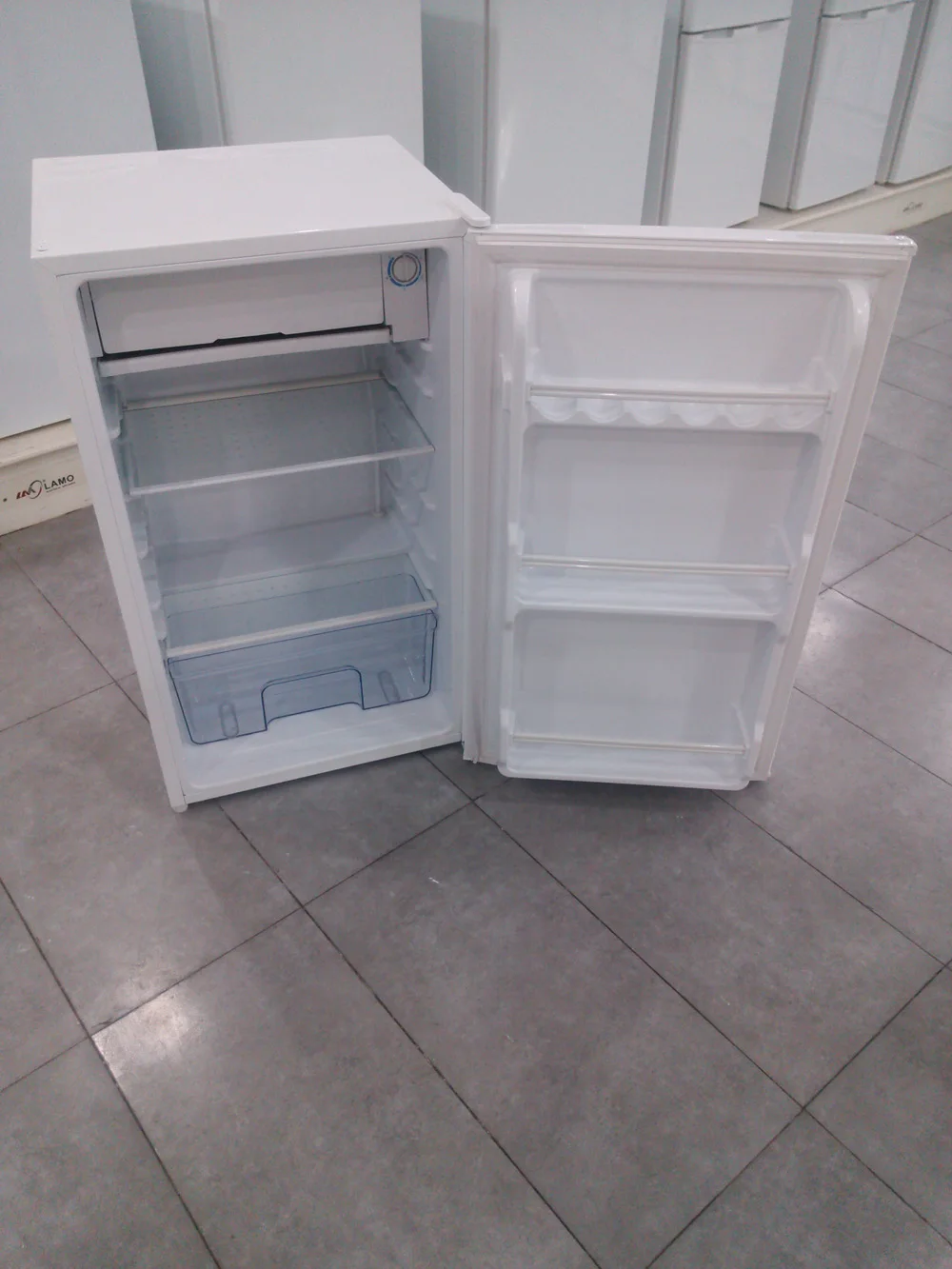 Мини холодильник б у. Маленький холодильник. Мини холодильники 90см. Холодильник б/у. Холодильник 90 литров.