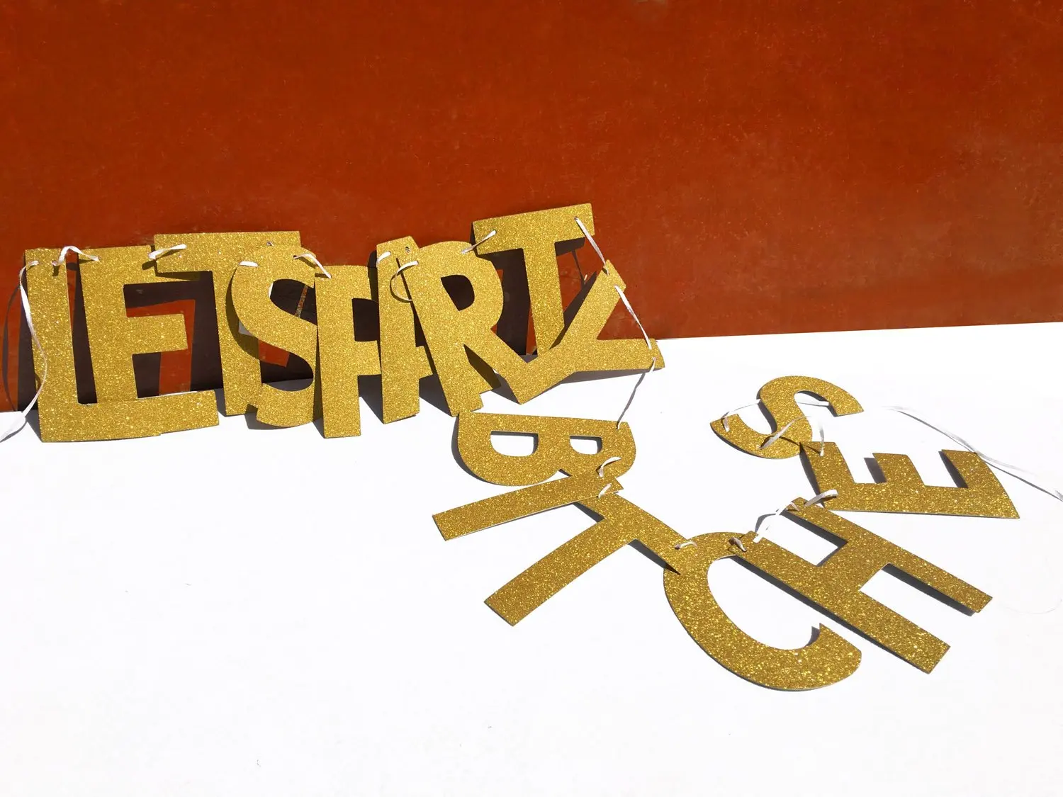 Gold bitch. Gold bitch. Золото aurum рисунок. Цепочка золотая bitch. Цепочка золотая bitch.