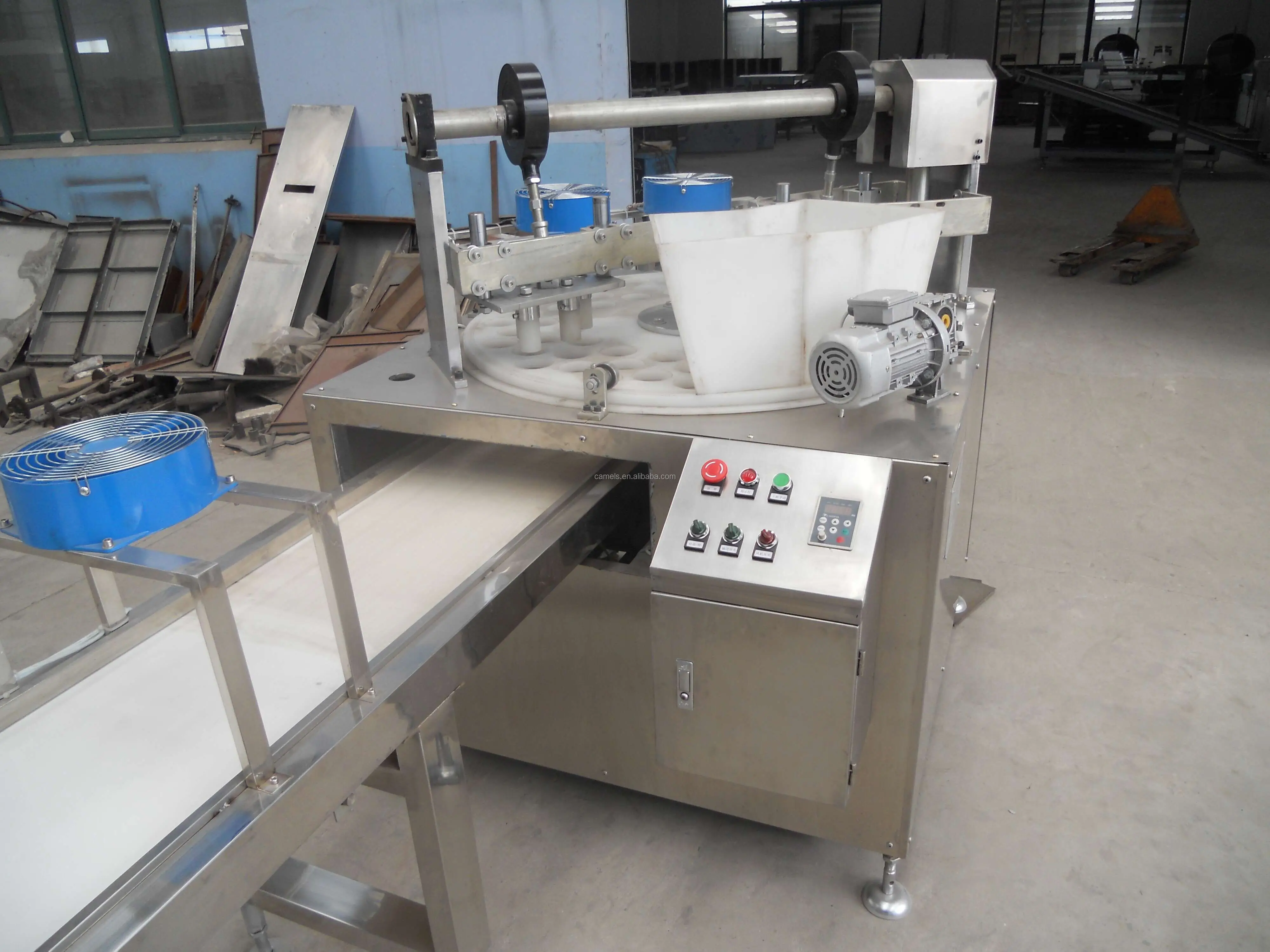 китайская пушка для попкорна. пушка для попкорна. мини экструдер палочки кукуруза. прибор для воздушного риса. машина для производства воздушного риса.