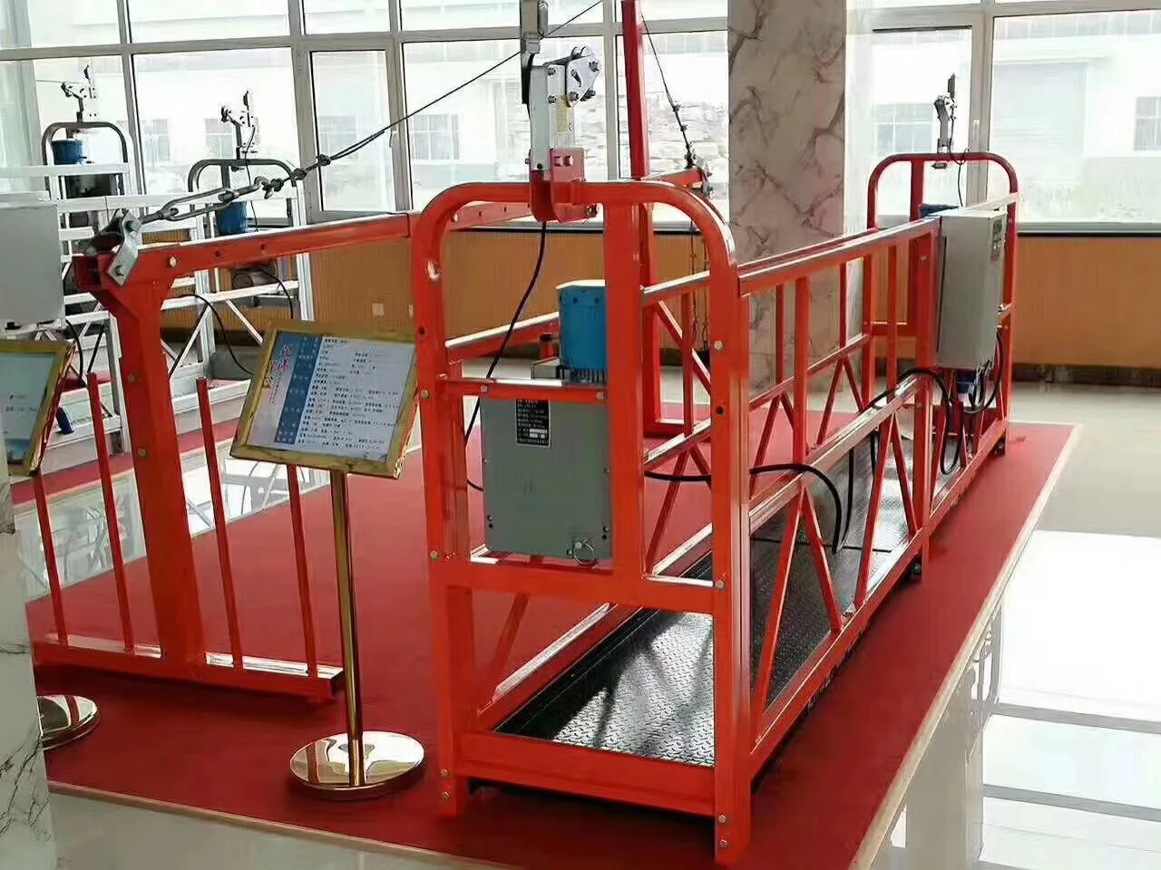 用于外墙施工的电动挂篮重量 630 千克窗户清洁摇篮