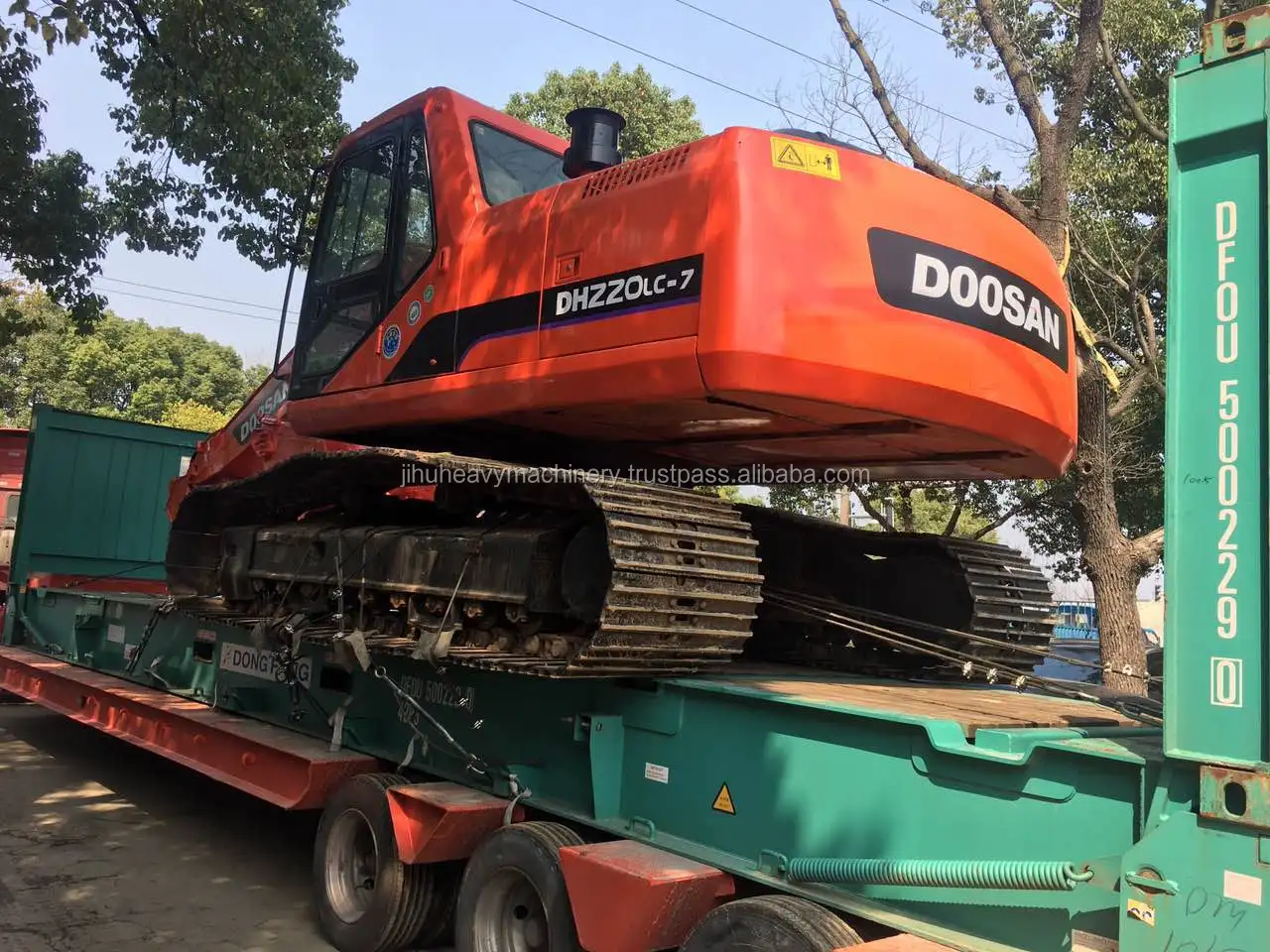 doosan excavator loading 1.jpg