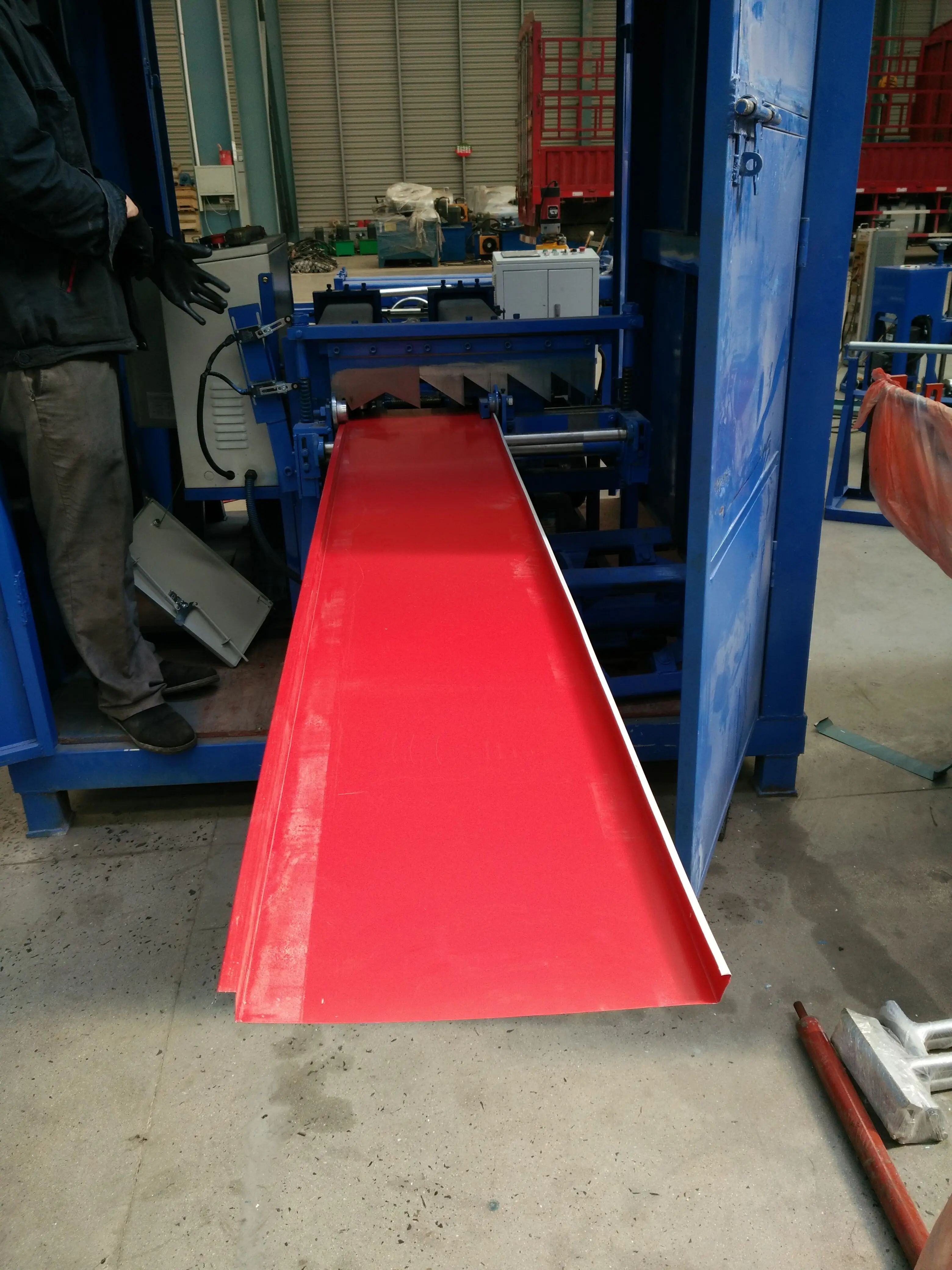 Portable Mobil Clip Lock Standing Seam Metal Roofing Sheet Machine.jpg