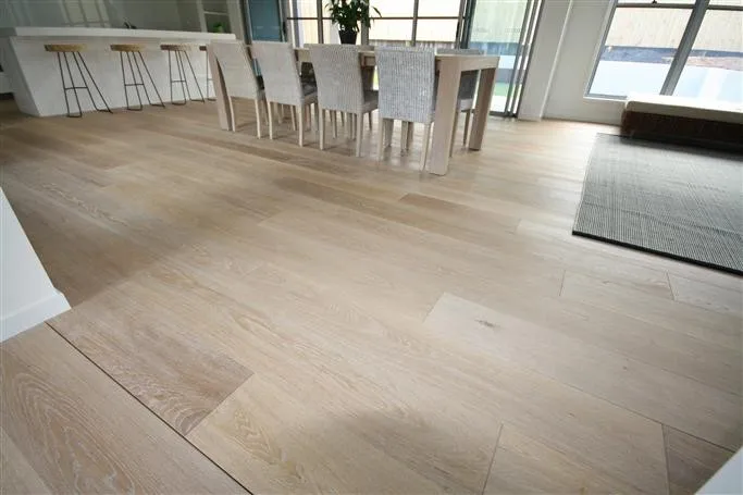 Light Color Uv Lacquer Oak Engineered Wood Flooring