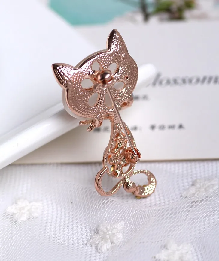 かわいい小さな猫のブローチは女性のためのジュエリーをピン留めしますスーツ帽子クリップアンティークシルバーコルサージュブランドbijouxbijouterie送料無料 Buy レトロブローチ ラペルピンブローチ 女性ジュエリー Product On Alibaba Com