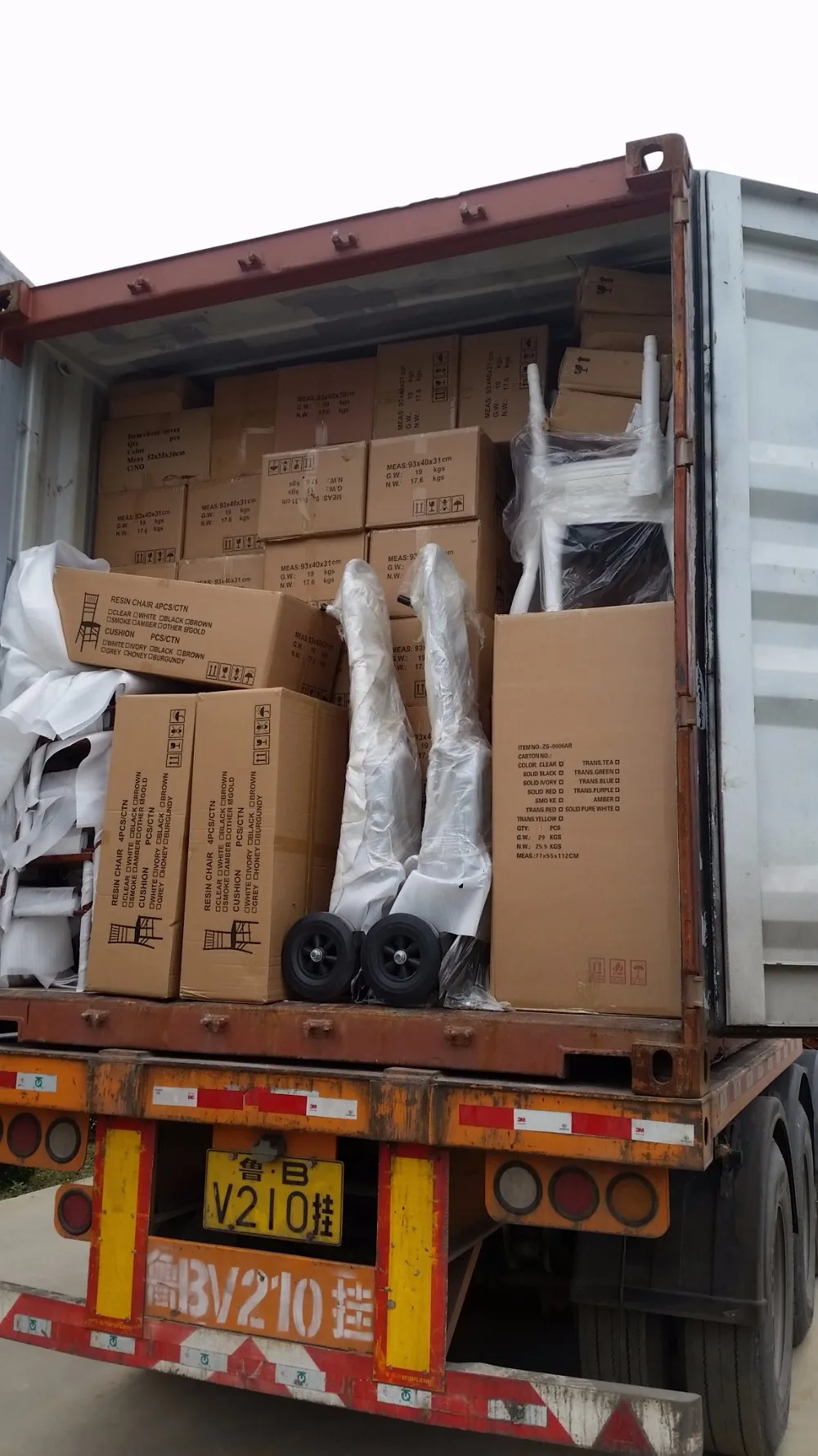 resin chiavari chair loading.jpg