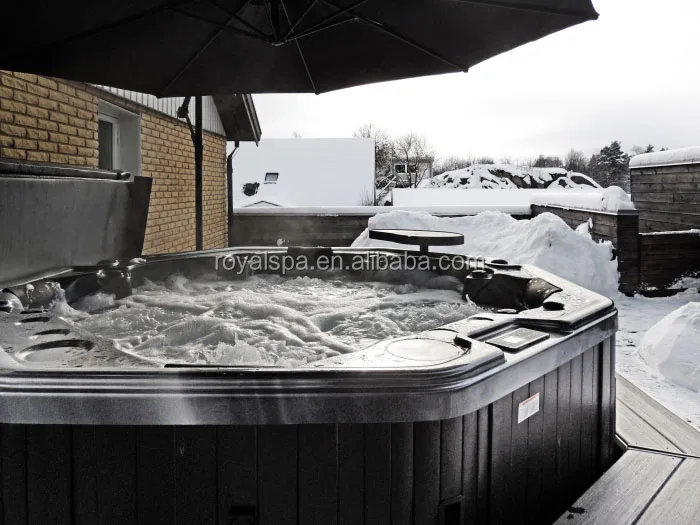 Royal outdoor spa  in Nordic winter