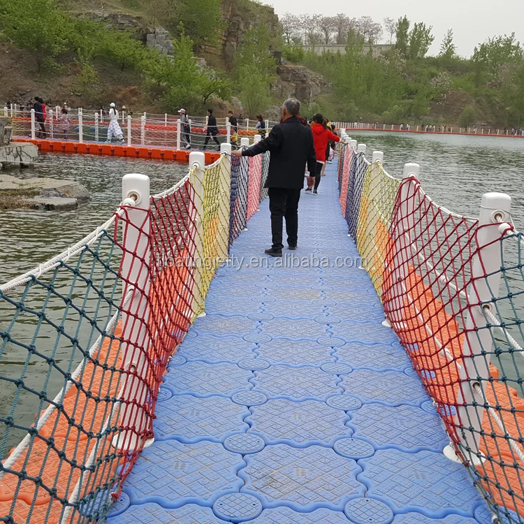 Floating pontoon bridge