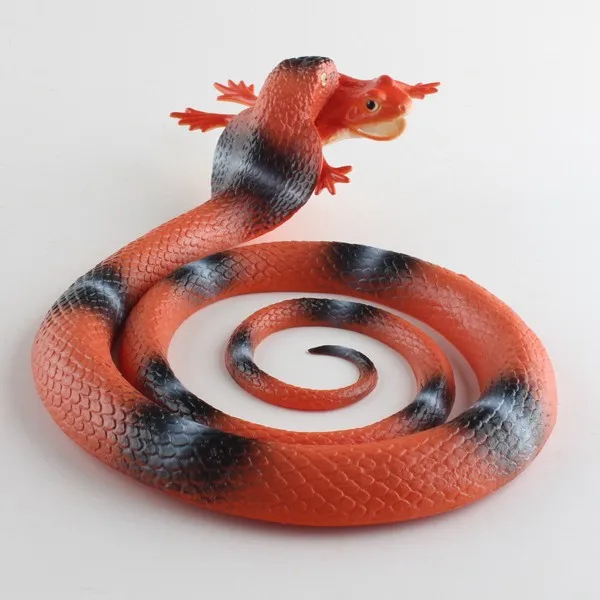 serpent en plastique jouet