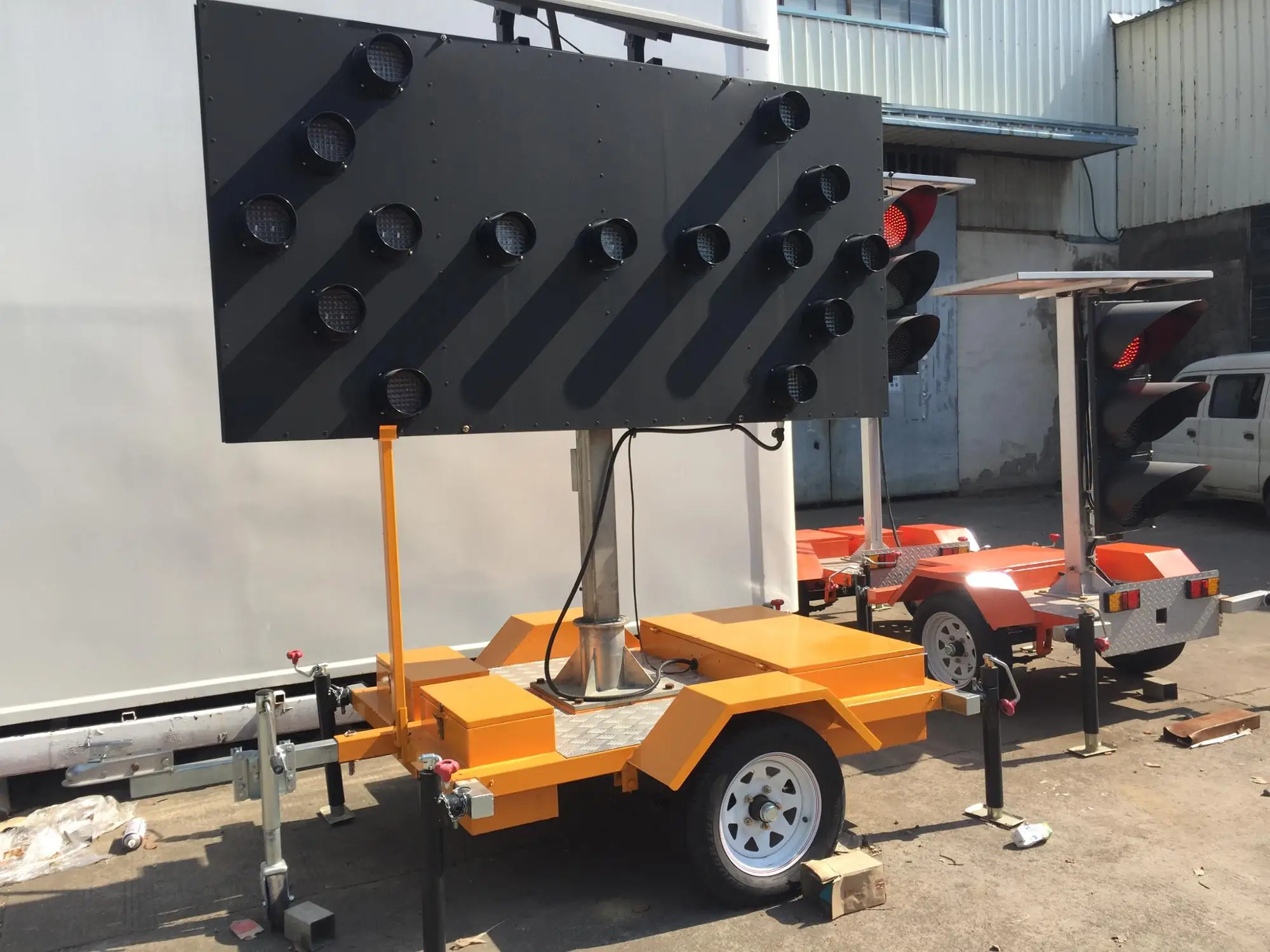 trailer arrow board.jpg