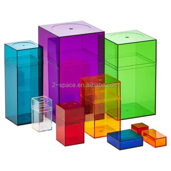 clear plastic box with removable lid