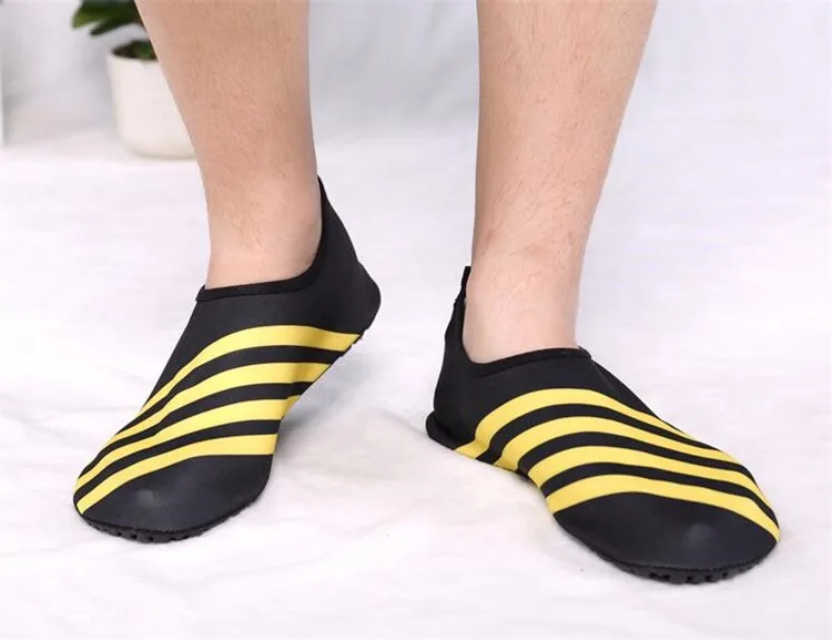 Спортивная обувь для зала. Мужская обувь для йоги. Занятие йогой обувь. Детская спортивная обувь для зала. Мягкая обувь для зала.